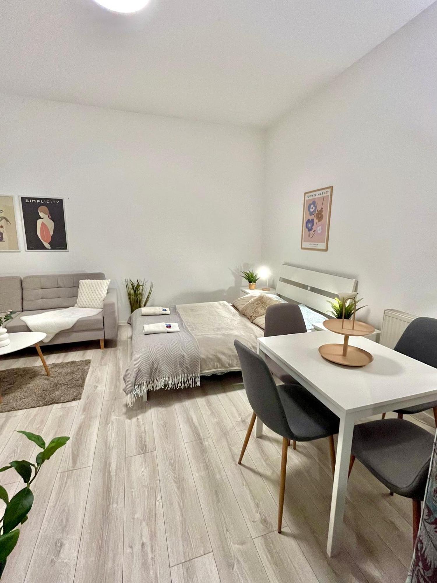 Apartment Robin - Old Town Bratislava Dış mekan fotoğraf